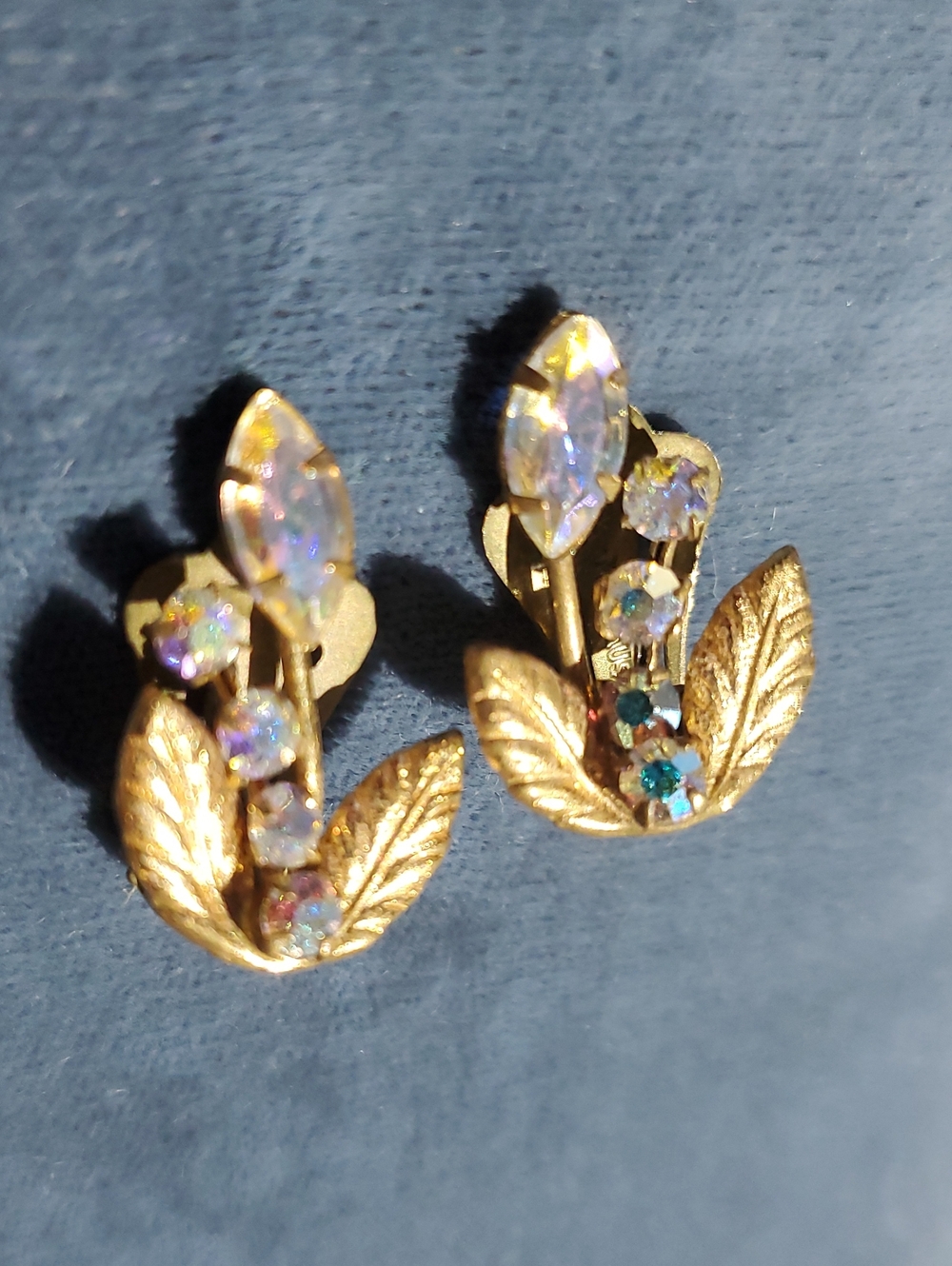 Vintage Austria Stamped Gold Tone Leaf Crystal Flower Clip-On Earrings Bouquet